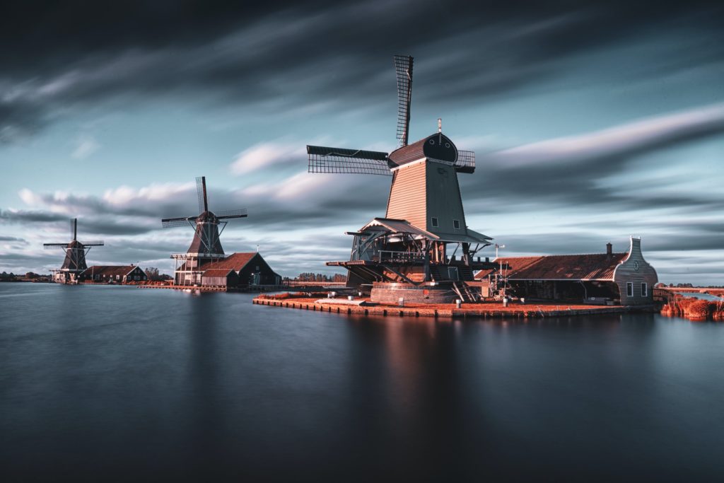 Netherlands_windmills_Lake