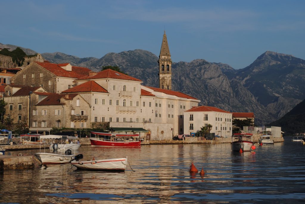 montenegro_bay_mountains_boats